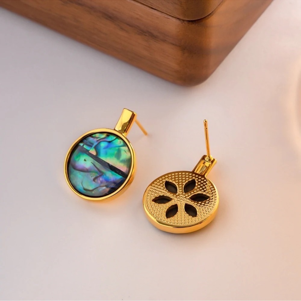 ◾️18k Gold Plated Round Abalone Shell Stud Earrings